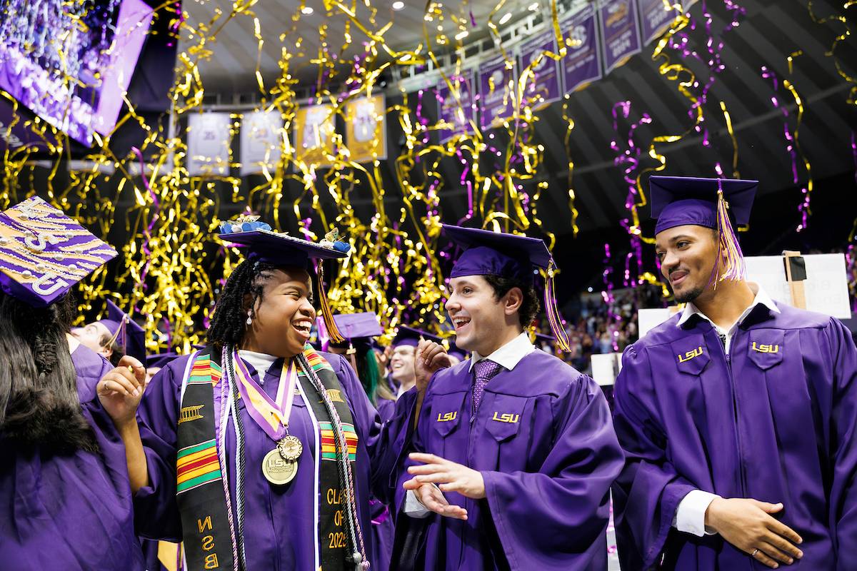 LSU 2025 graduatews celebrate at commencement